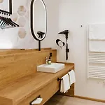 Bee Self-check-in-hotel Hotel 3*