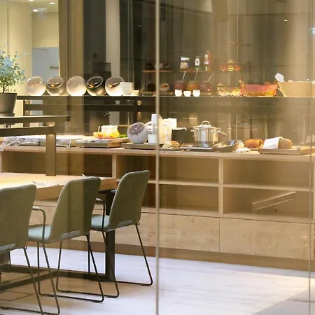 Bee Self-check-in-hotel Hotell