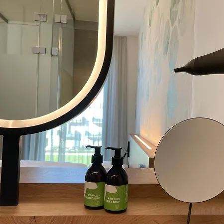 Bee Self-check-in-hotel 3*