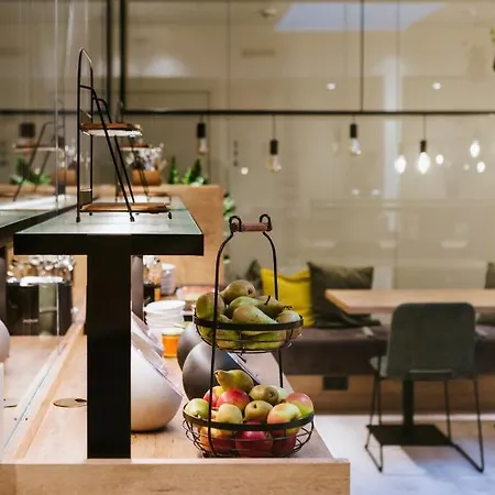 Bee Self-check-in-hotel 3* Linz