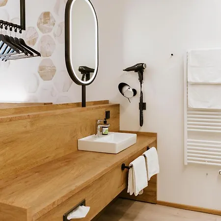 Bee Self-check-in-hotel Hotel 3*