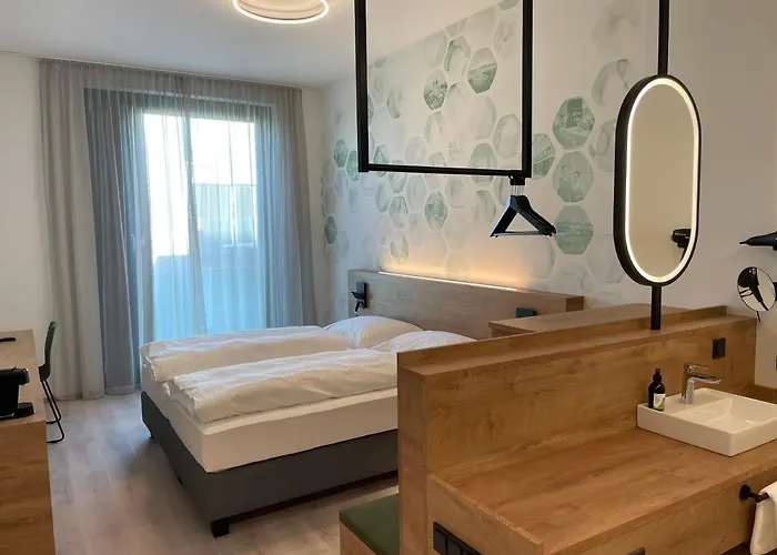 Hotell Bee Self-check-in-hotel 3*