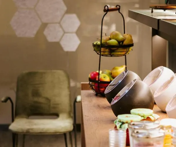 Bee Self-check-in-hotel Hotell