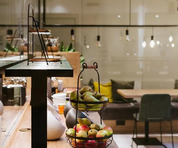 Bee Self-check-in-hotel 3* Linz