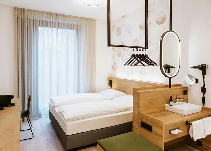 Bee Self-check-in-hotel 3*