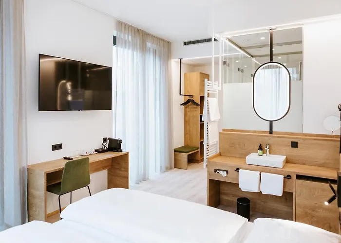 Hotell Bee Self-check-in-hotel 3*