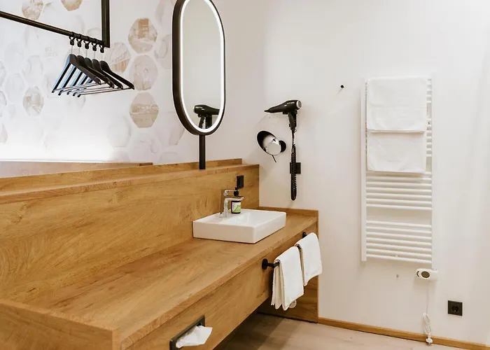 Bee Self-check-in-hotel Hotell 3*