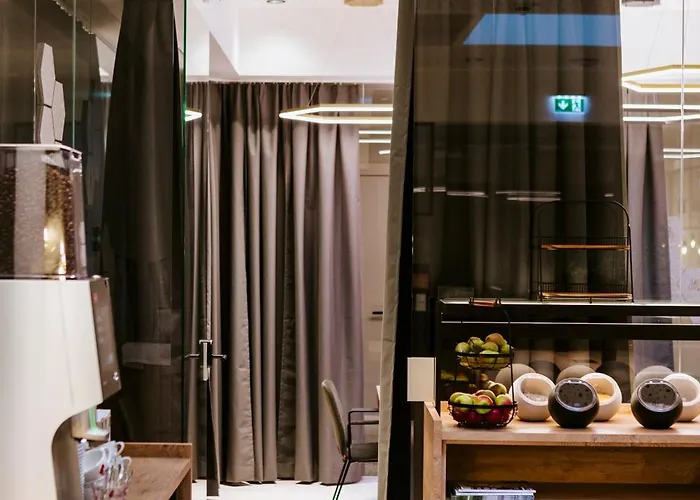 Bee Self-check-in-hotel Hotell 3*