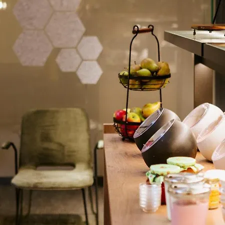 Bee Self-check-in-hotel 酒店