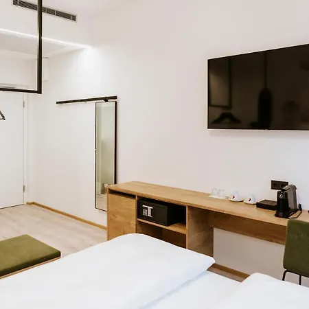 Bee Self-check-in-hotel 酒店 3*