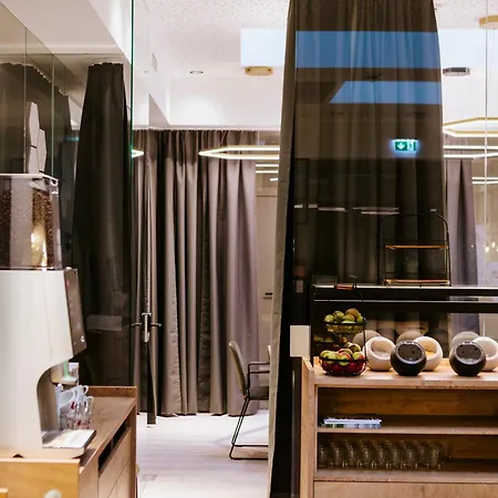 Bee Self-check-in-hotel מלון 3*