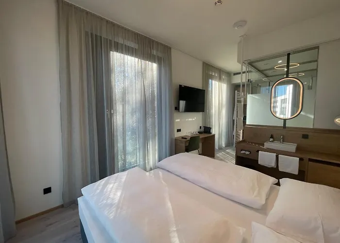 Bee Self-check-in-hotel